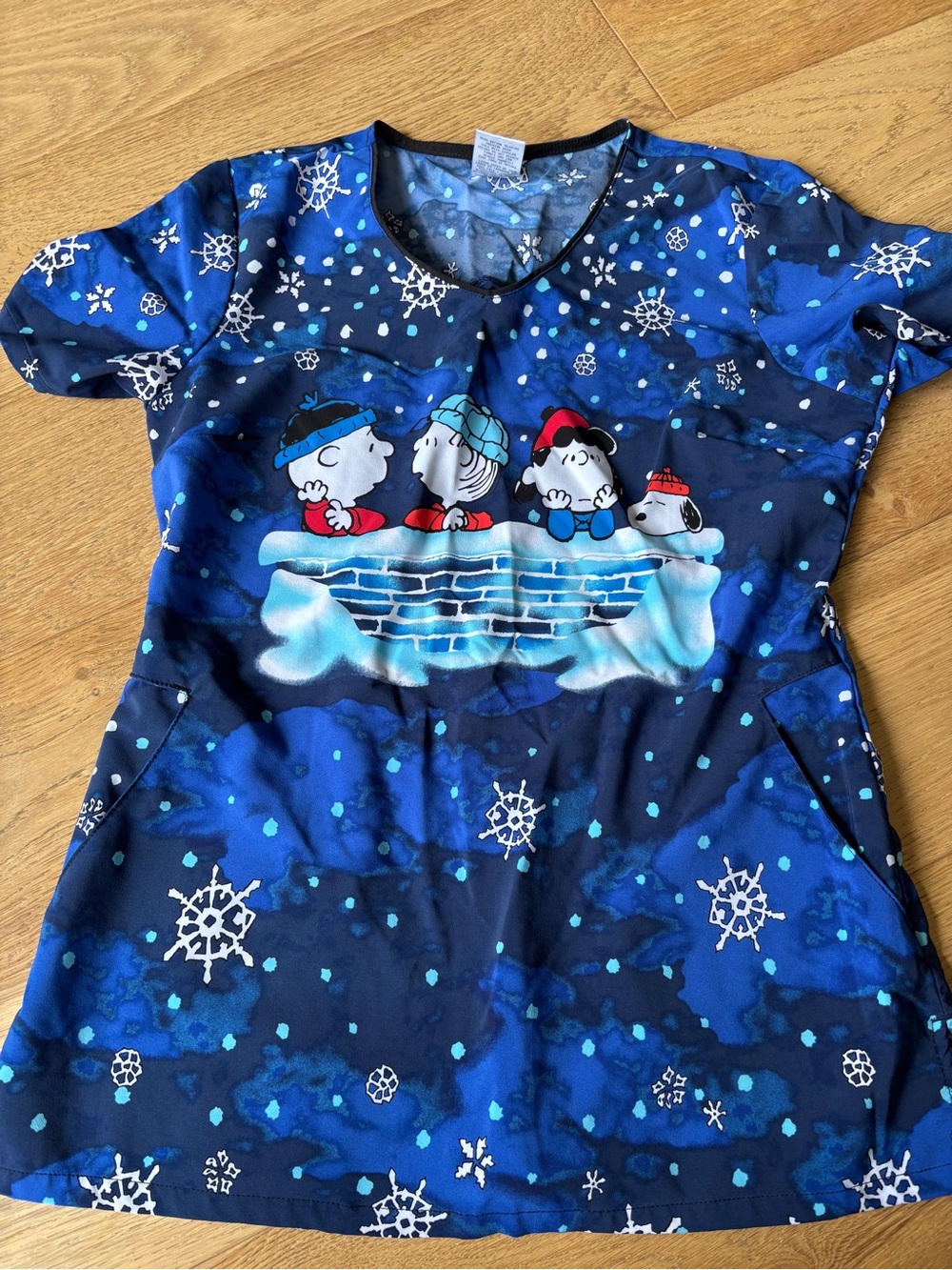 Peanuts scrub top womens XS charlie brown snoopy winter
